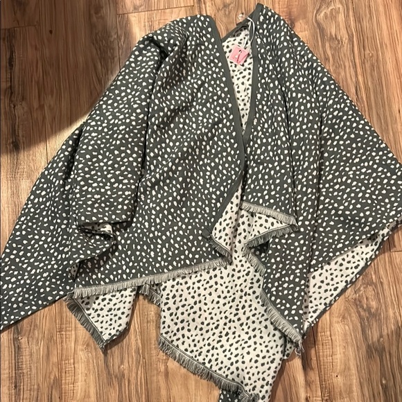 Simply Southern Jackets & Blazers - Stylish Green and White Women's Shaw